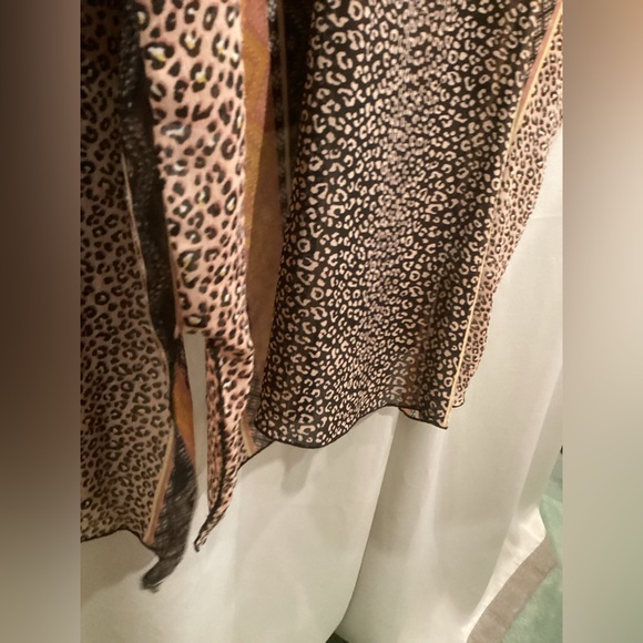 Zenana Outfitters 3\4 Sleeve Tunic includes Animal Print Shrug w/ Ruffle Sleeves - Picture 6 of 6